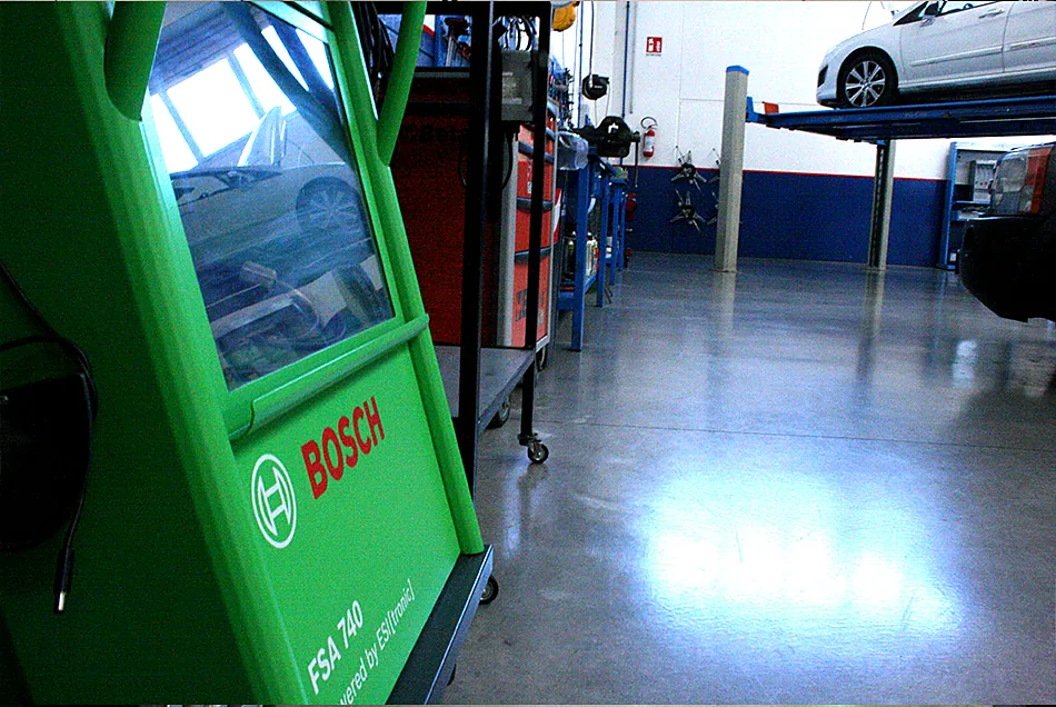 Strumento di diagnosi Bosch nell'officina Bolgauto di Telgate